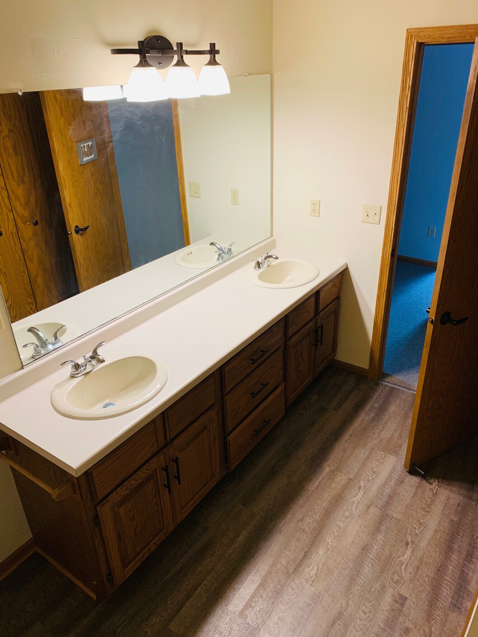Building Photo - 371 Winnebago Ct