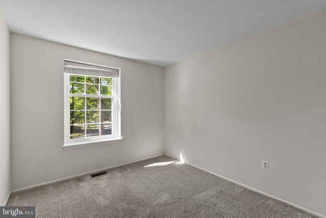 Building Photo - 11861 New Country Ln