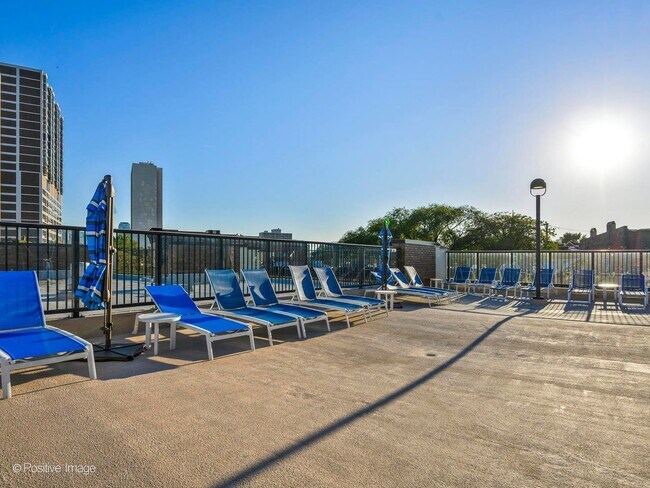 Building Photo - 1850 N Clark St