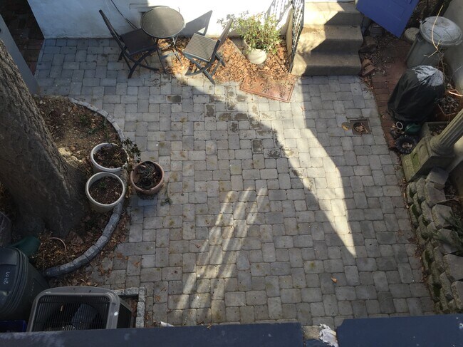 Courtyard from Balcony - 2409 Panama St