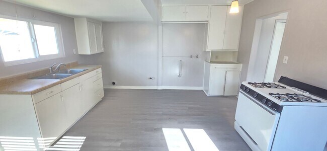 Building Photo - 13109 Barlin Ave