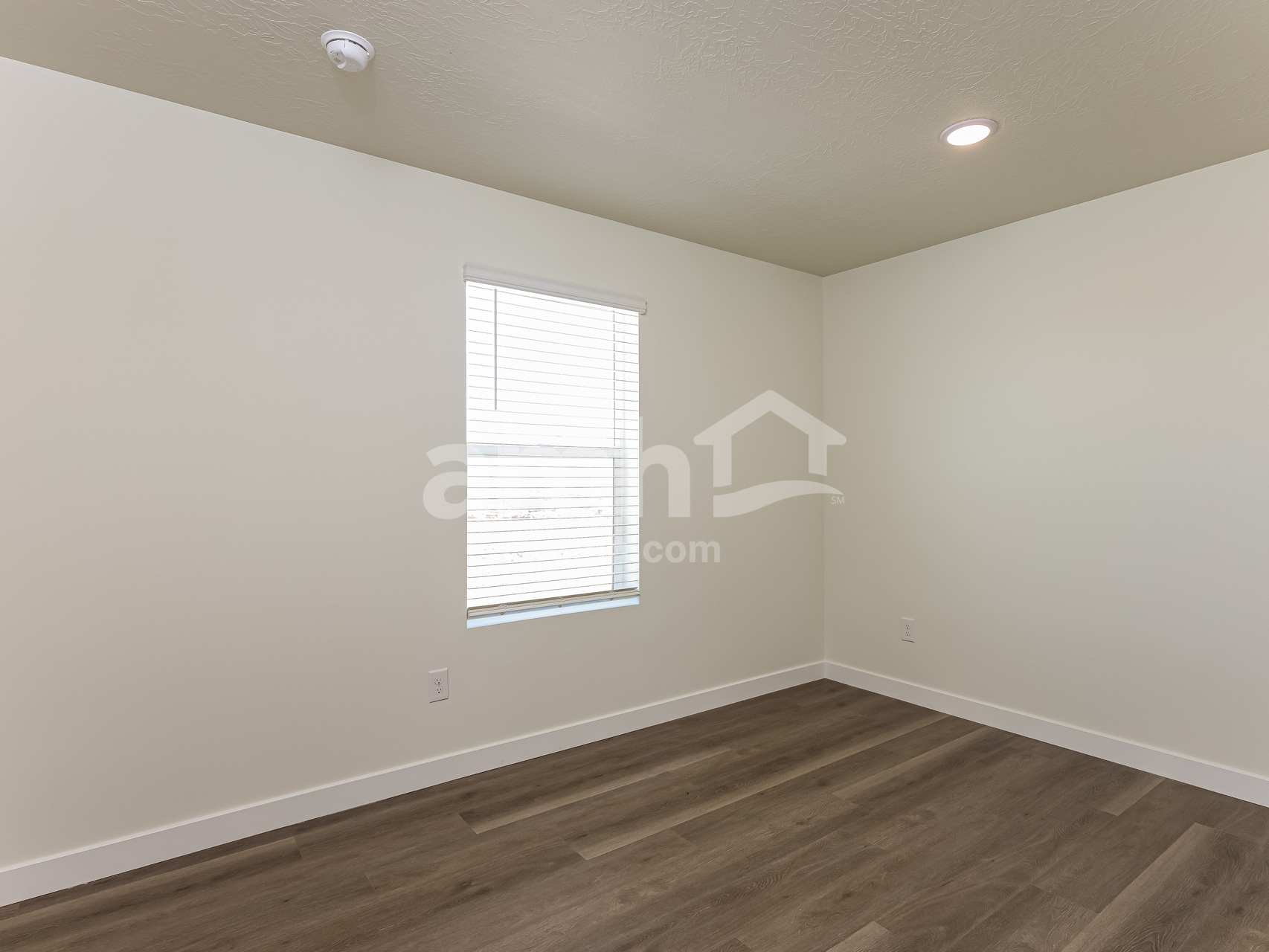 Building Photo - 1384 W Mahogany St