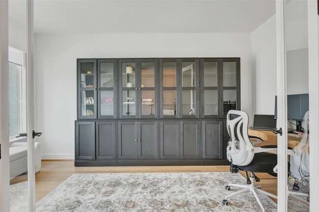 Building Photo - 1400 River Pt Dr