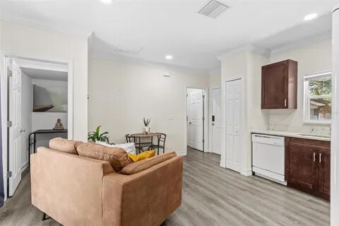 Building Photo - 8413 N Seminole Ave