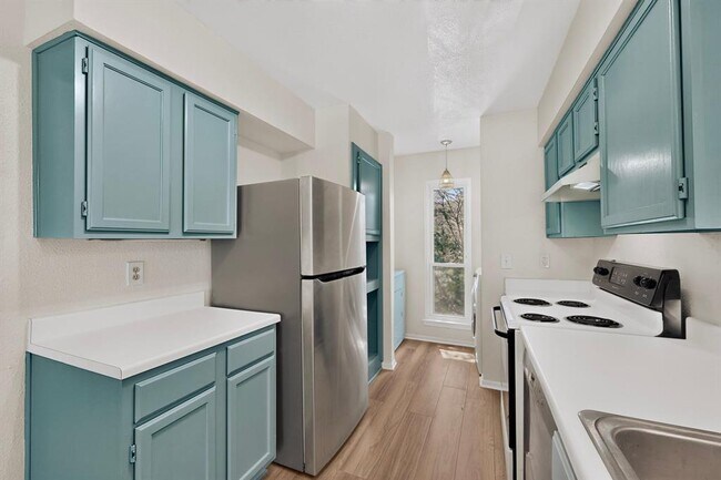 Building Photo - 2450 Wickersham Ln