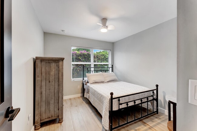 Building Photo - 320 NW 3rd Ave