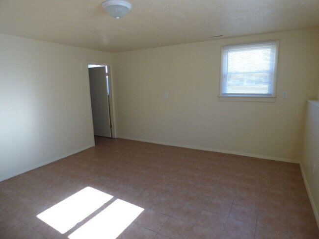 Building Photo - 6914 Autumn View Dr