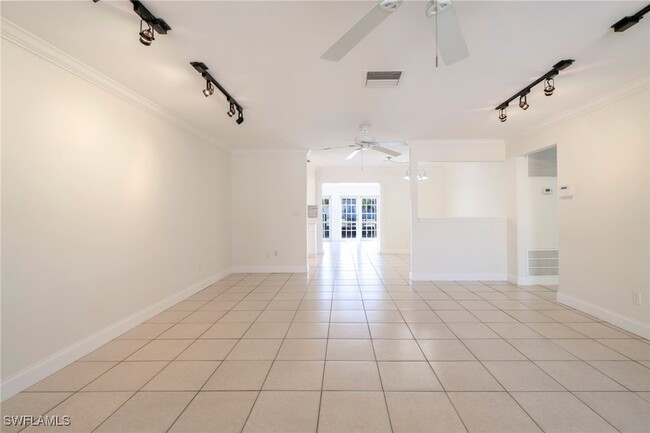 Building Photo - 4916 Viceroy St