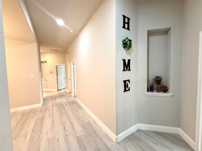 Building Photo - 141 Eliana Shores Dr