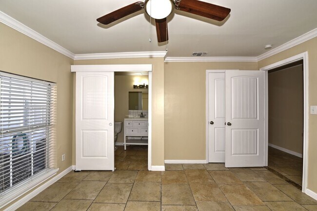 Building Photo - Stylish and Spacious 4-Bedroom Home PLUS Casita/In-Law (with kitchen/living/bedroom/bath)