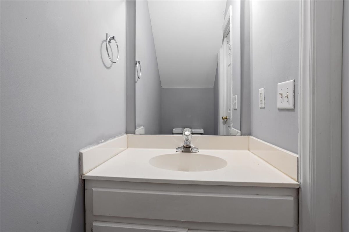 Building Photo - 17 Cheltenham Dr