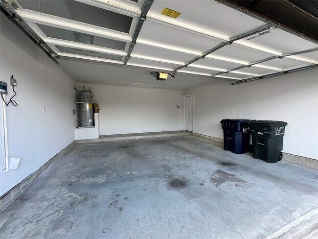 Building Photo - 1118 Amistad Lp