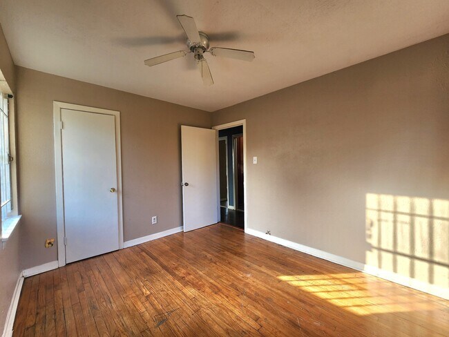 Building Photo - 13001 Knollcrest St