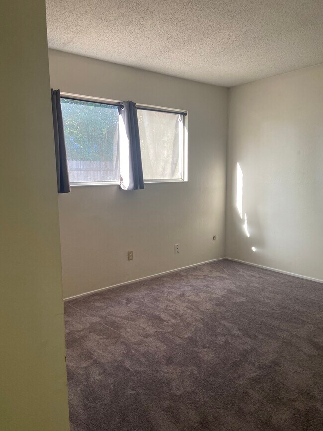 Building Photo - 8547 La Riviera Dr