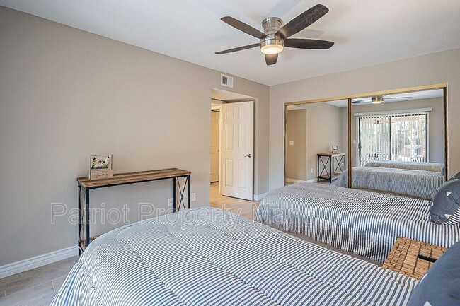 Building Photo - 10527 E Fanfol Ln