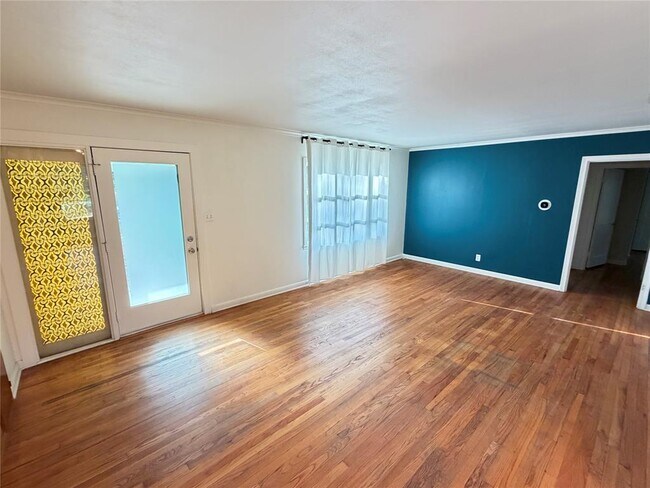 Building Photo - 6004 Woodview Ave
