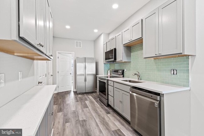 Building Photo - 2638 E Monument St