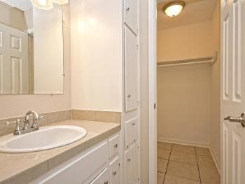 Building Photo - 905 Parker Cir