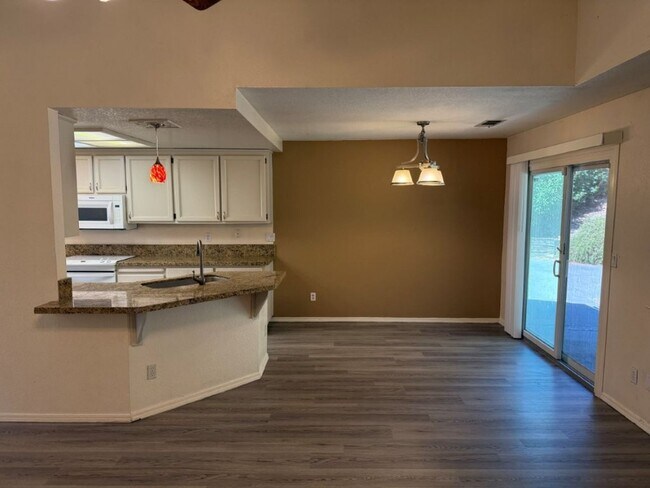 Building Photo - Modern 3 Bedroom 2 Bath One Story Browns Valley Vacaville *Star Rentals