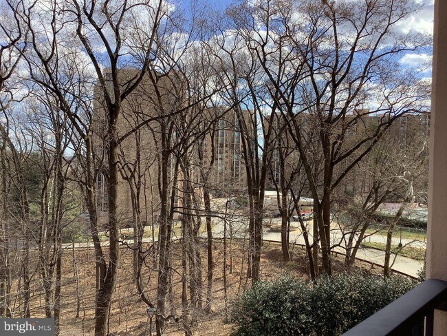 Building Photo - 5901 Mt Eagle Dr