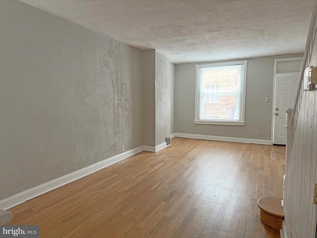 Building Photo - 1528 S Hollywood St