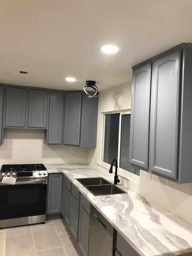 Building Photo - 948 Goldenleaf Way