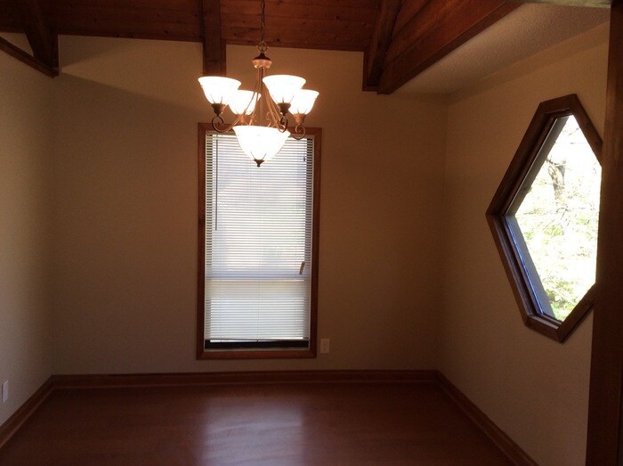 Building Photo - 4944 Tremont Dr NE