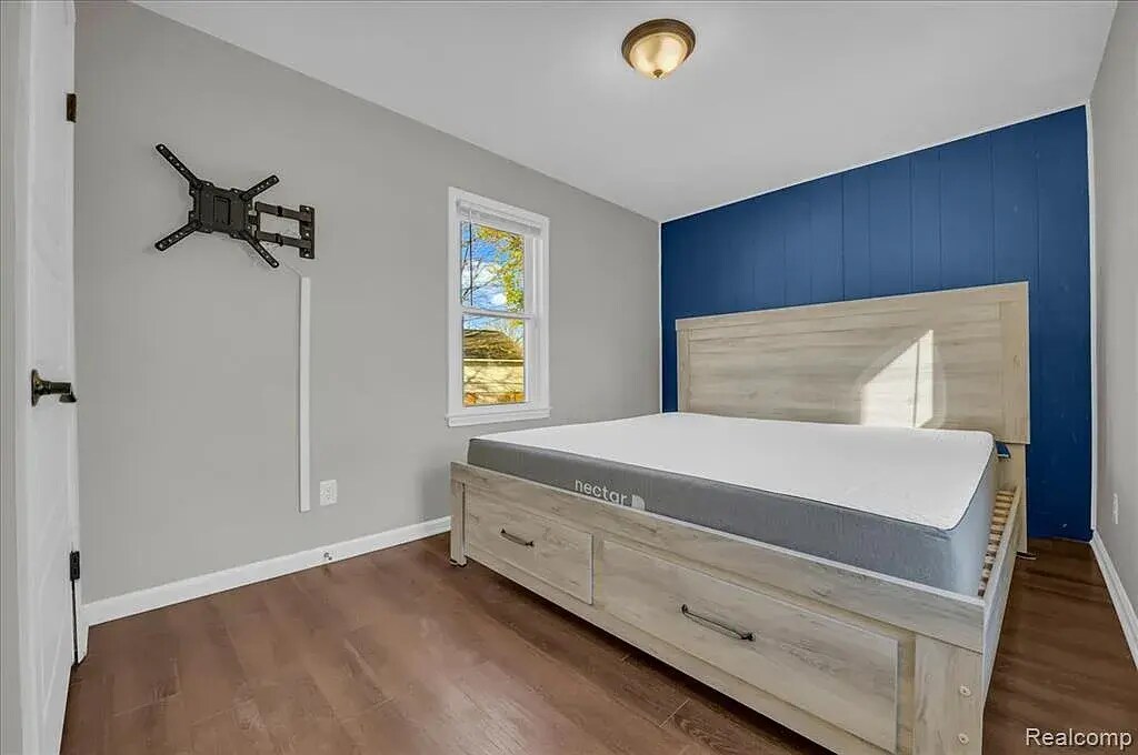 Building Photo - 266 Massoit St