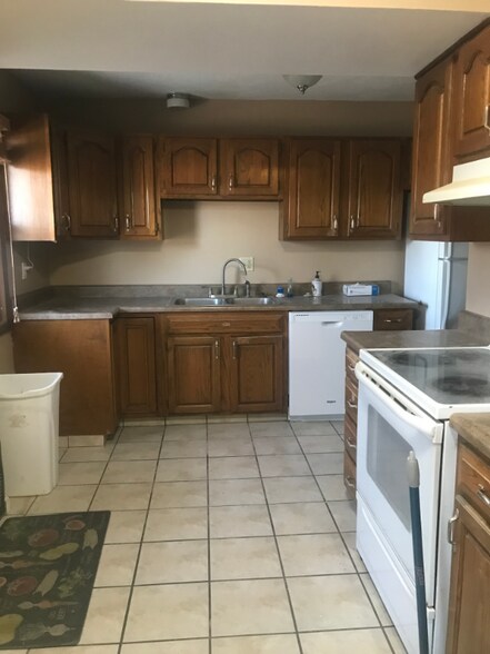 Building Photo - 3468 SE Crestwater Dr