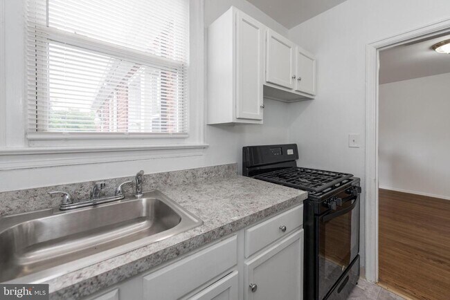 Building Photo - 7607 Eastern Ave NW