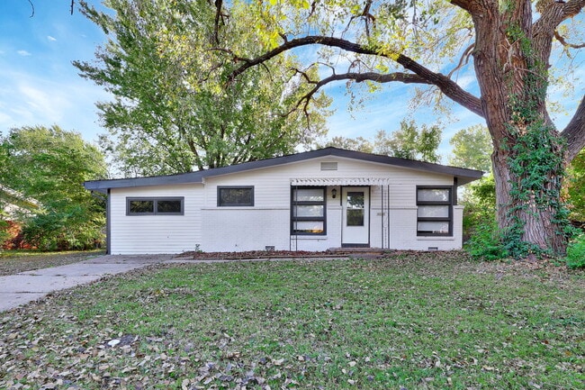 Building Photo - 6020 N East Park View St