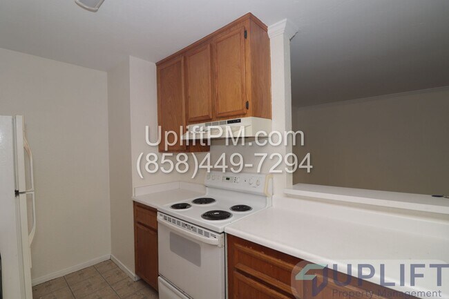 Building Photo - 1 Bed, 1 Bath Condo in Gated Community wit...