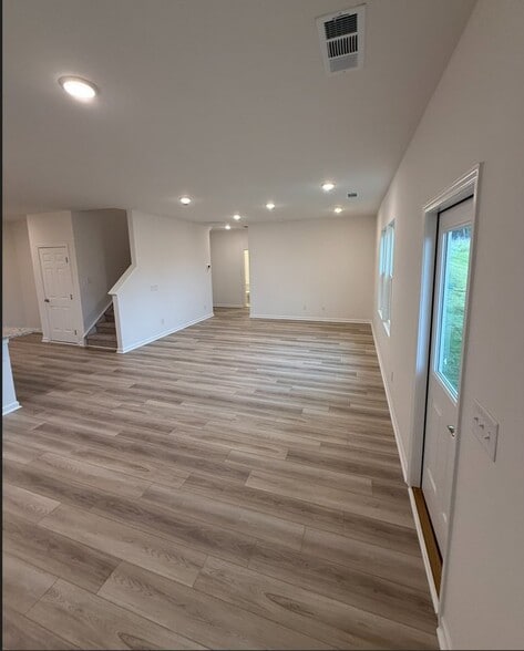 Building Photo - 482 Jet Strm Dr