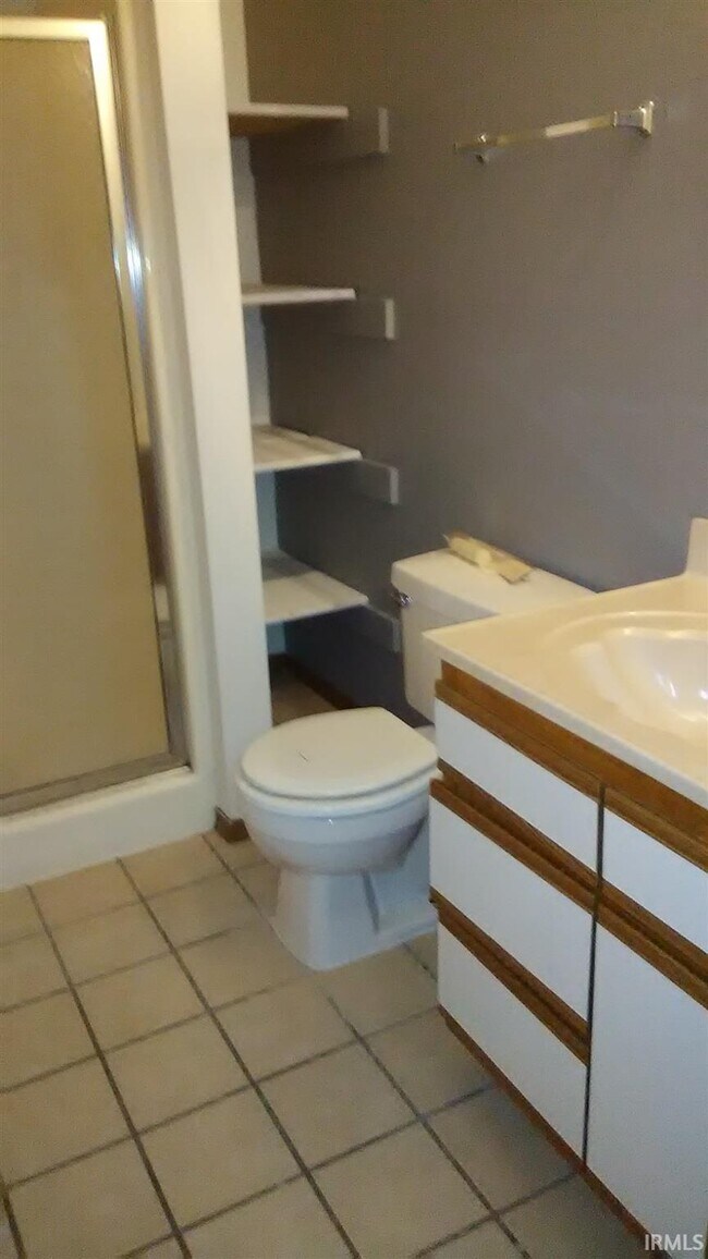 Building Photo - 402 S Village Ct