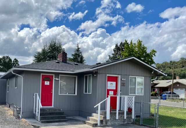 Building Photo - 160 Rose Ave