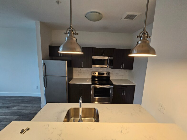 Building Photo - 120 Green St