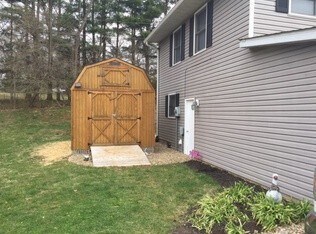 Building Photo - 3 Bedroom, 2 Bathroom Home in Red Bud Heig...