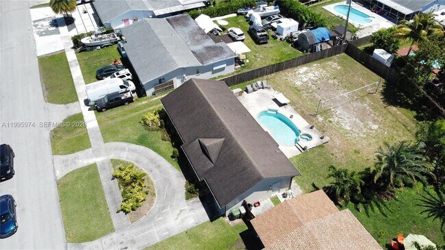 Building Photo - 670 NW 16th St