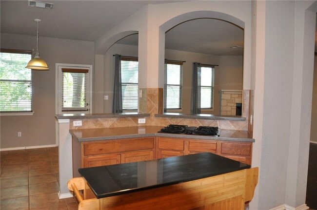 Building Photo - 507 Las Colinas Dr