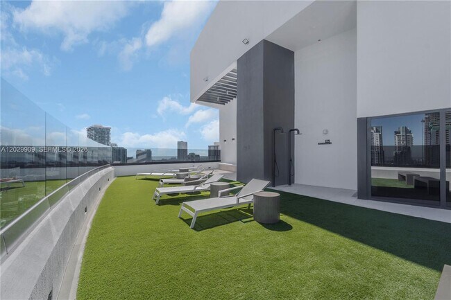 Building Photo - 225 N Miami Ave