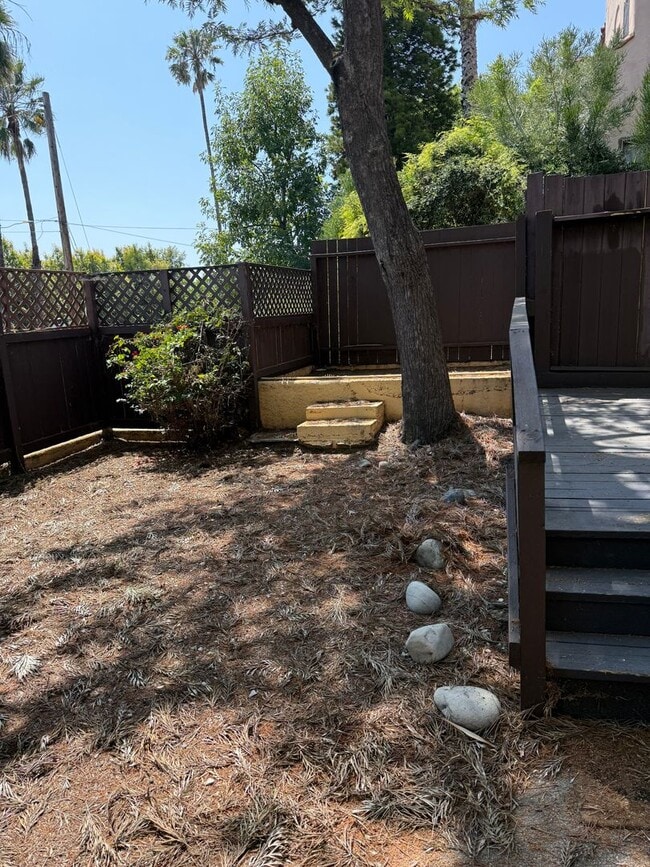 Building Photo - 2071 Vista Del Mar Ave