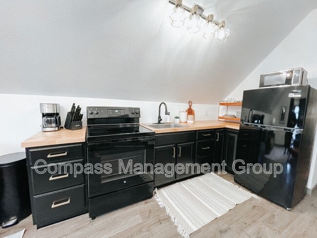 Building Photo - 813 Hall of Fame Dr