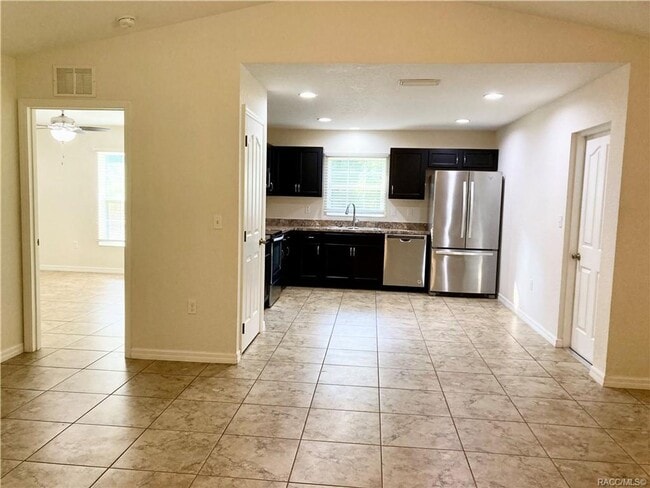 Building Photo - Crystal Manor 2 bedroom, 2 bath, 1 car garage home!