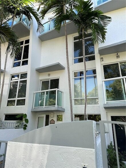 Building Photo - 1853 Jefferson Ave