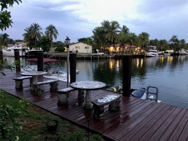 Building Photo - 2430 NE 135th St