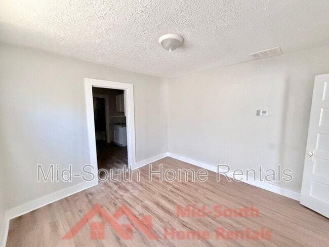 Building Photo - 2263 Hunter Ave