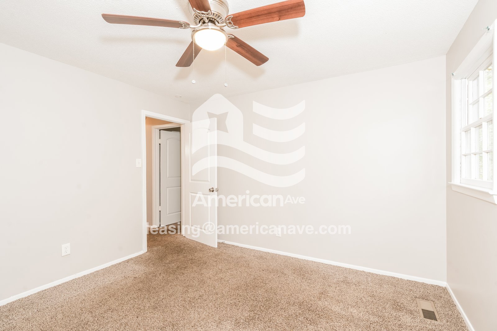 Building Photo - 404 Laurie Ln