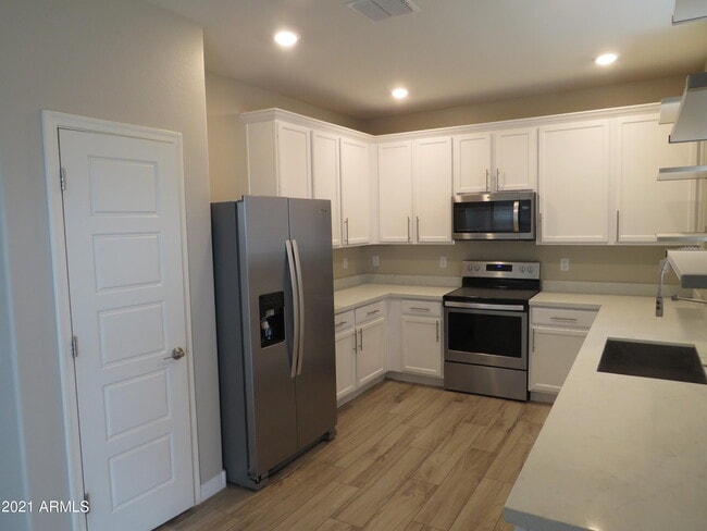 Building Photo - 40537 W Helen Ct