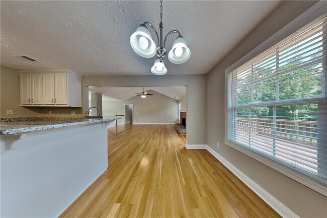 Building Photo - 990 Golden Meadows Ln