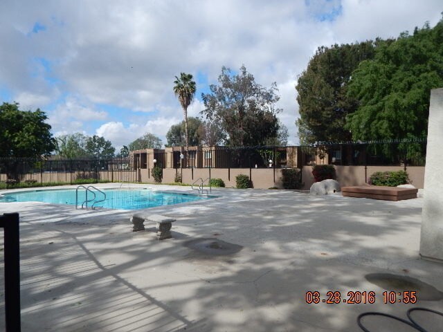 Building Photo - Riverside - GATED 3 Bedroom Condo in Sprin...